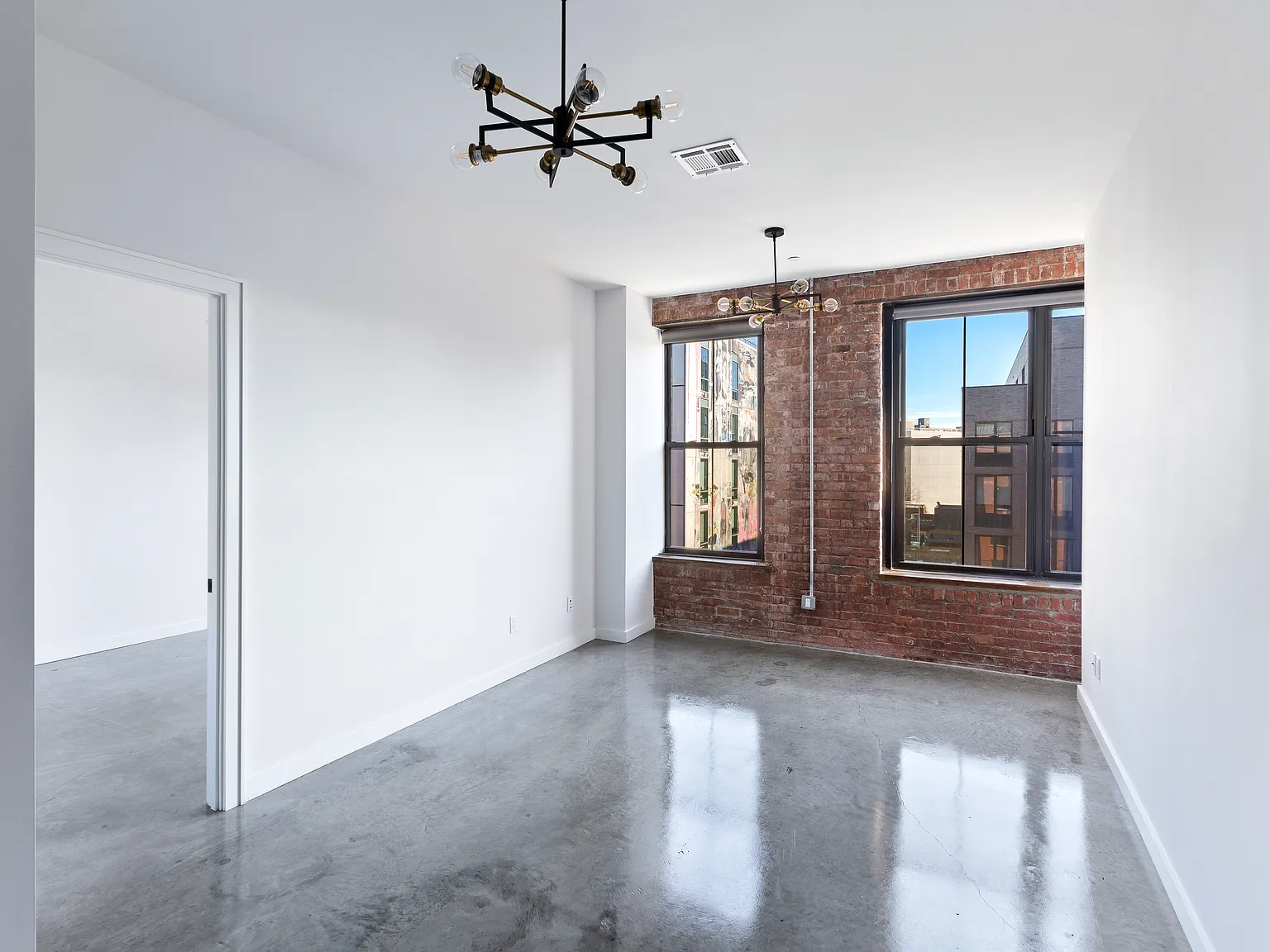 38 Roebling Street — Photo 2