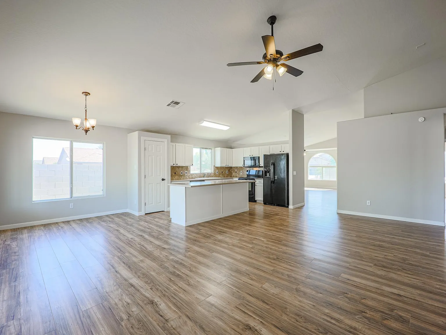 4 bed, 1840 sqft, $2,295 — Photo 2