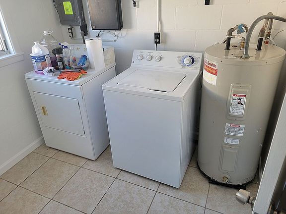 4th image of 1084 Tarpon Ave