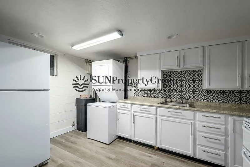 Great Mother-In-Law Unit in Magna Location! — Photo 3