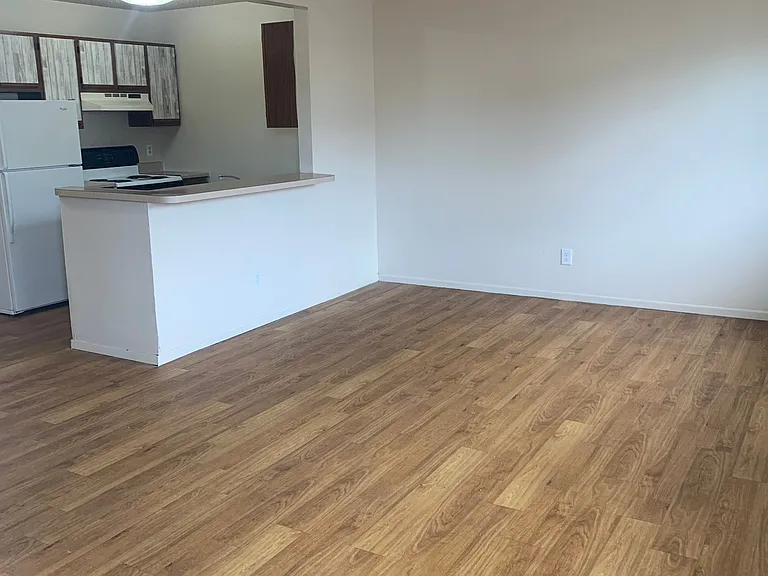 Oak Knoll Apartments — Photo 24