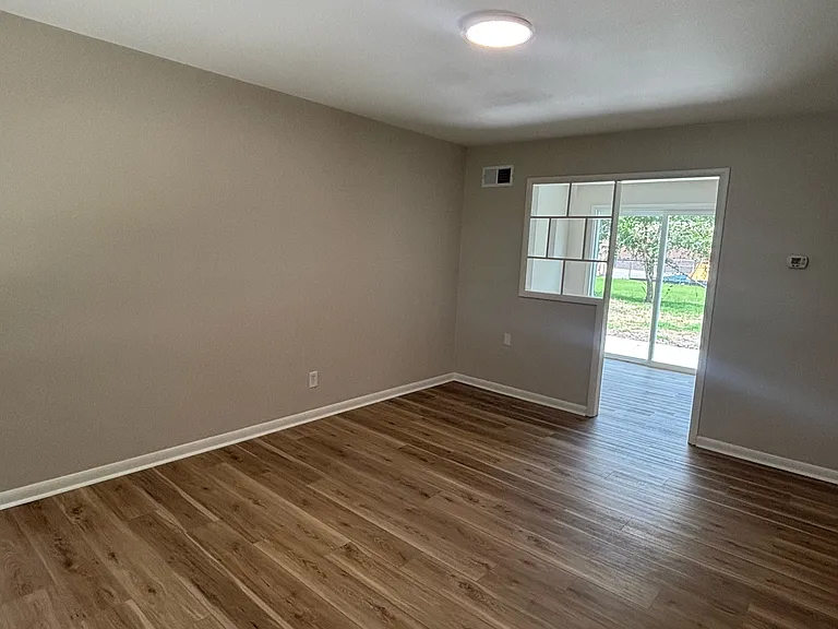 1326 E Crowley St — Photo 2