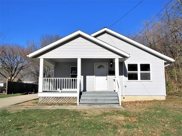 623 W 2nd St, Dixon, IL 61021