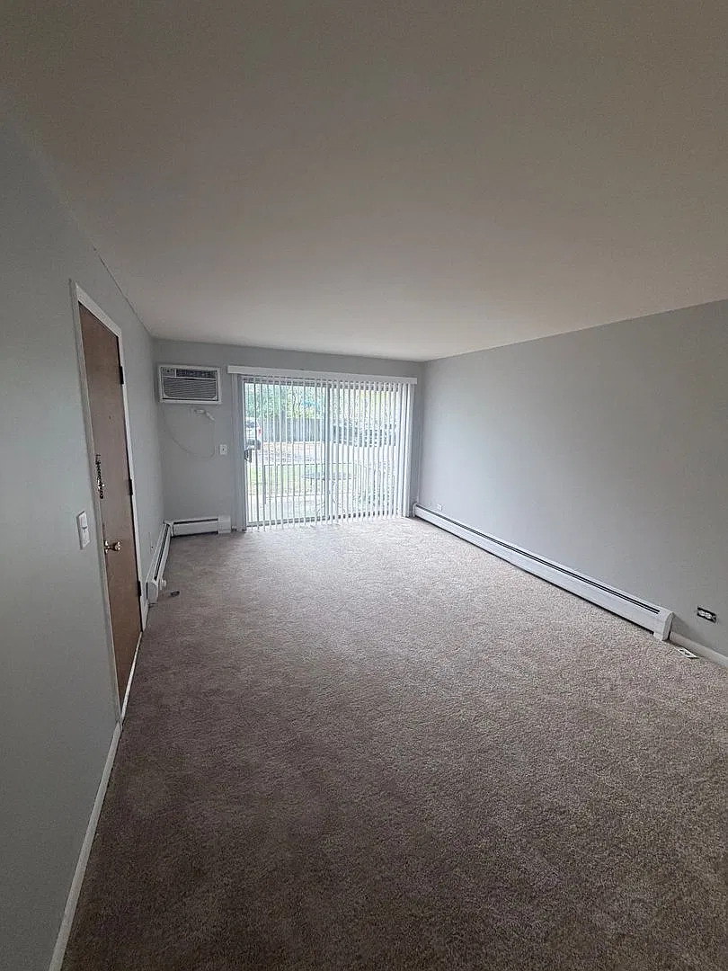 Harvard Apartments — Photo 4