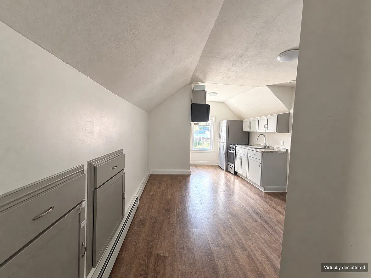 2 bed, 750 sqft, $2,200 — Photo 3