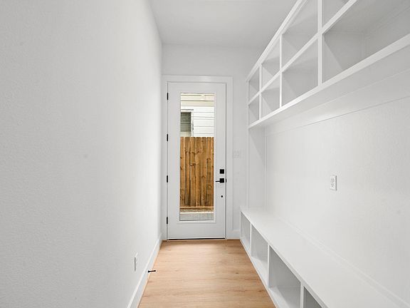 5th image of 5516 Hardy St