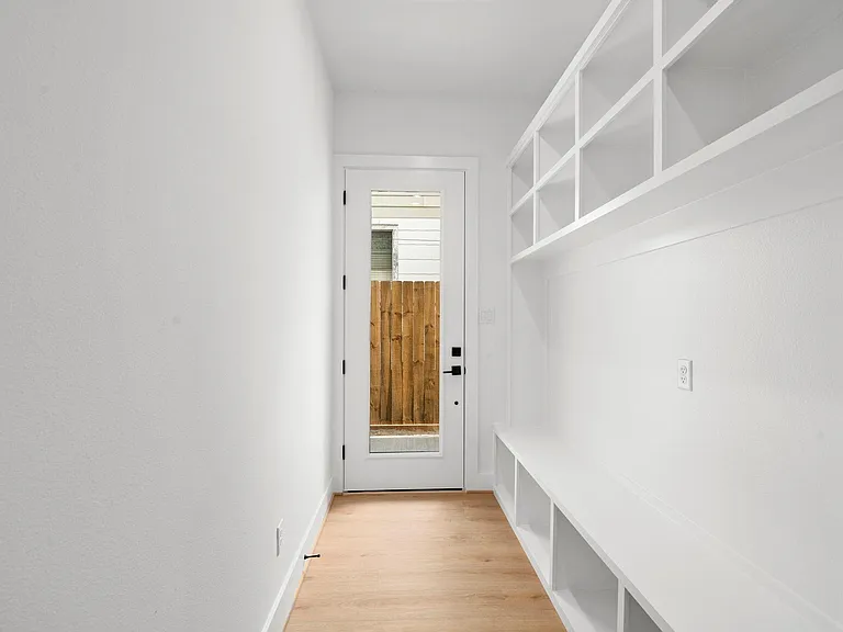 5516 Hardy St — Photo 4