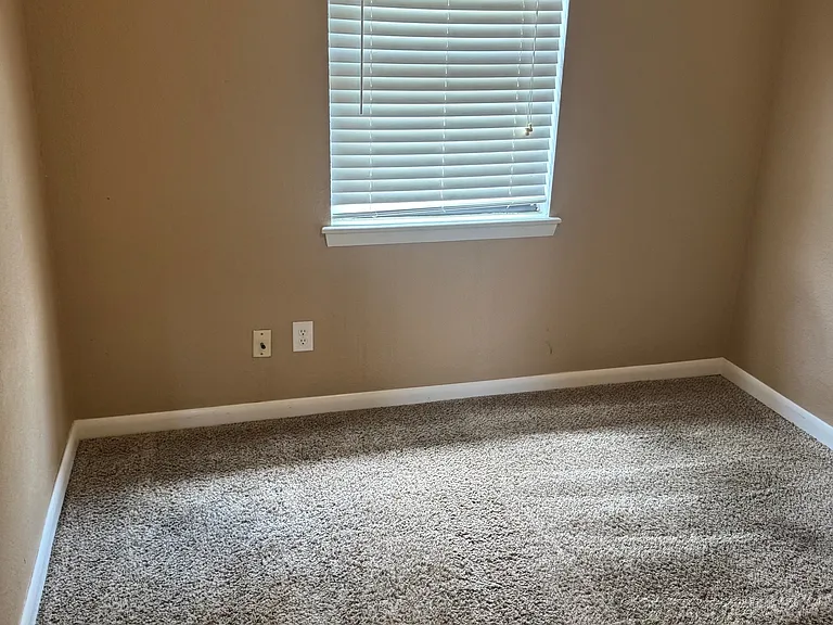 708 N 12th Pl — Photo 14