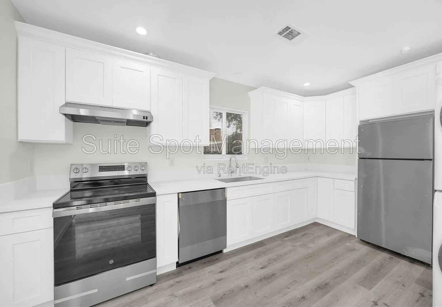 3 bed, 2.0 bath, 1100 sqft, $4,300 — Photo 2