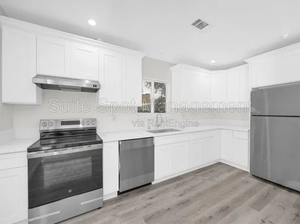813 Lees Ave, Long Beach, CA 90815