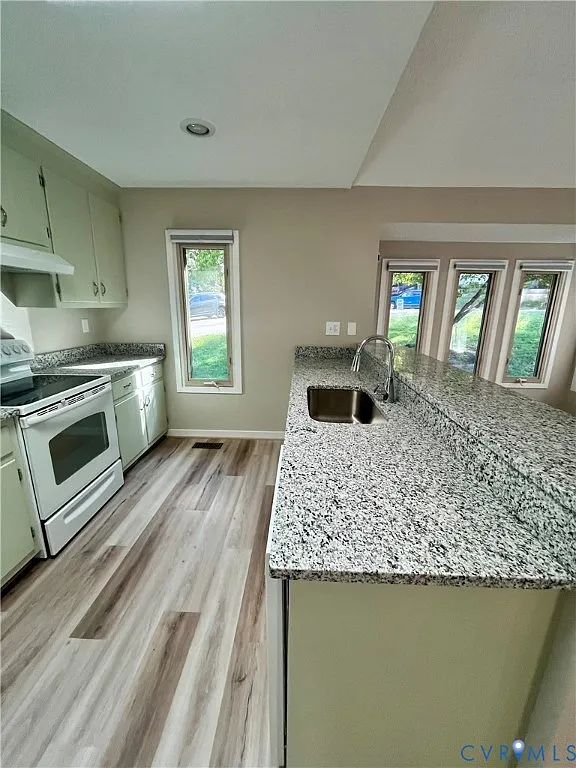 3 bed, 2.0 bath, 1550 sqft, $2,400 — Photo 4