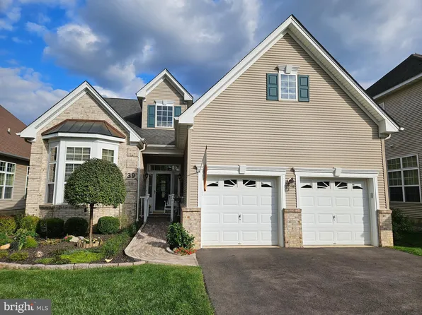 39 Norton Ave, Hightstown, NJ 08520