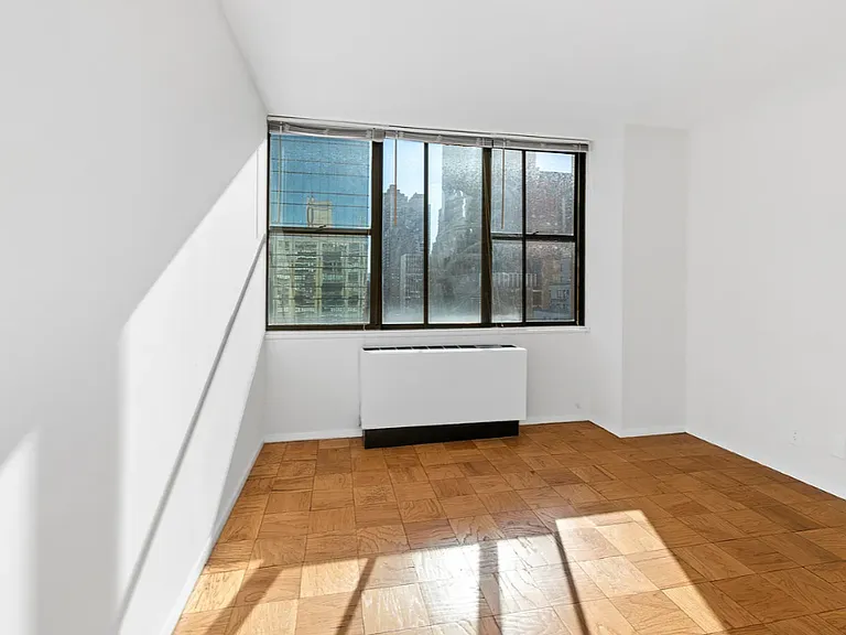 301 E 45th St #2D — Photo 6