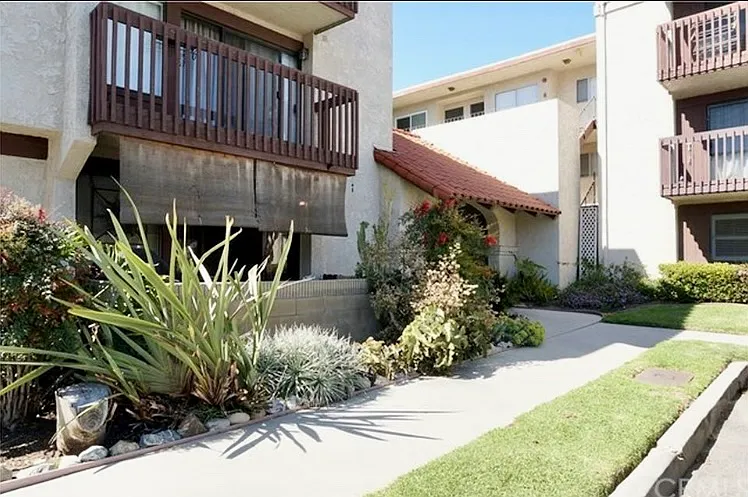 2 bed, 889 sqft, $2,850 — Photo 2