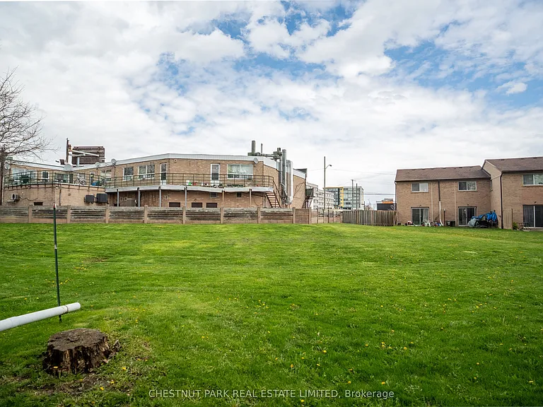 44 Romfield Dr #12 — Photo 31