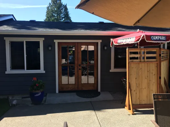 12809 NE 84th St #D, Kirkland, WA 98033