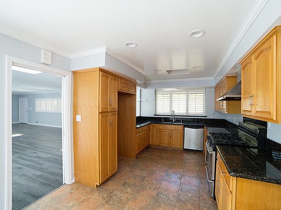 5th image of 2280 Huntley Cir
