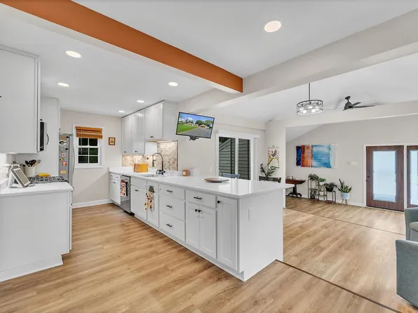 17306 West Roosevelt AVENUE, New Berlin, WI 53146