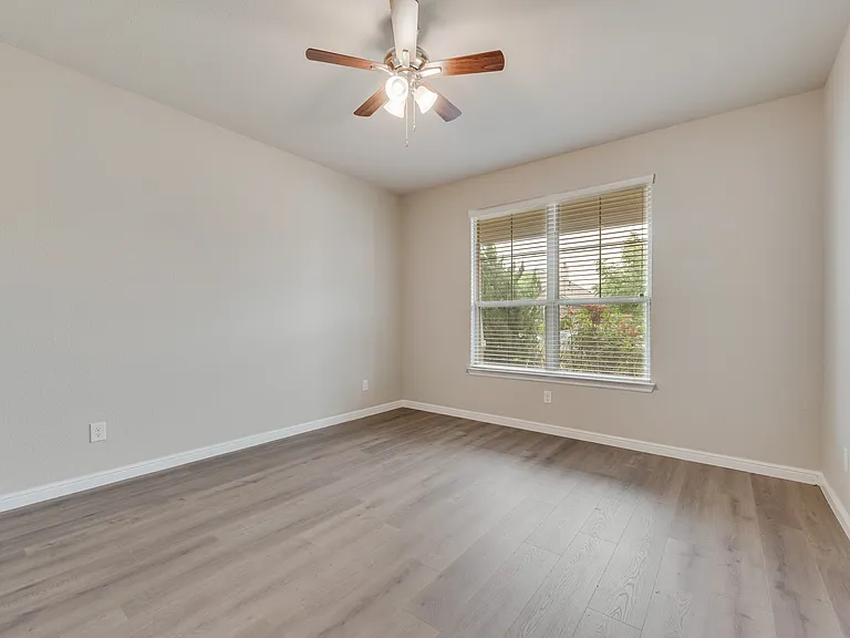 1601 Bunting Dr — Photo 10