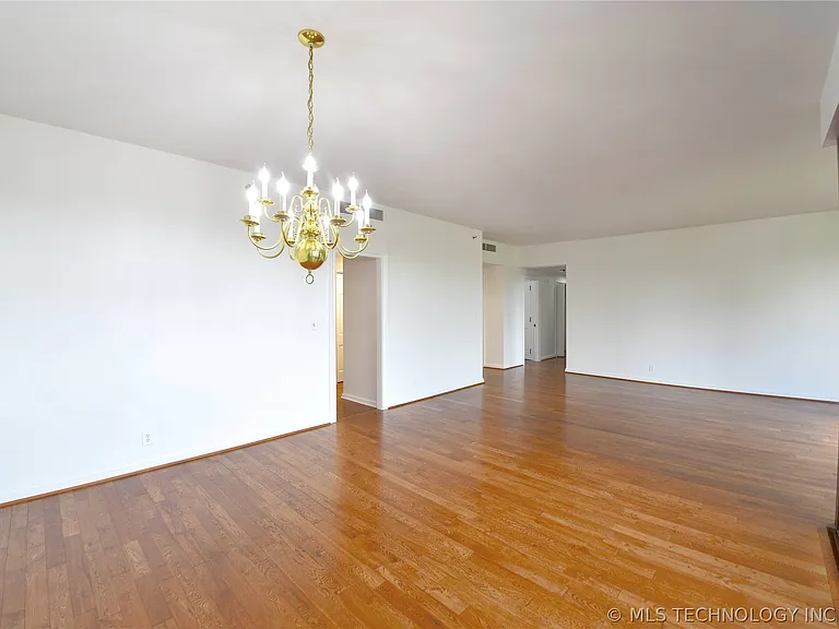 2121 S Yorktown Ave #602 — Photo 8