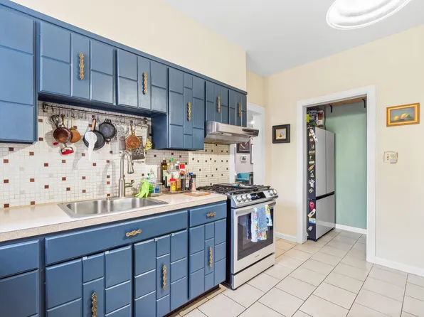 38 Gautier Avenue image 7 of 42