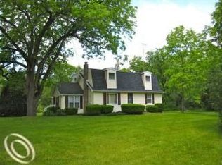 6415 N McKinley Rd, Flushing, MI 48433