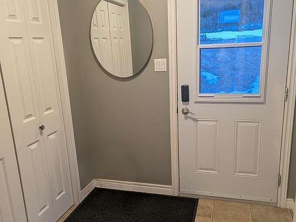 4th image of 368 Lakeshore Dr