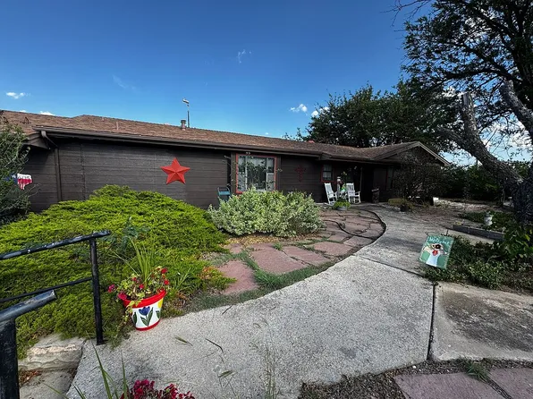 605 Orpe St, Clarendon, TX 79226