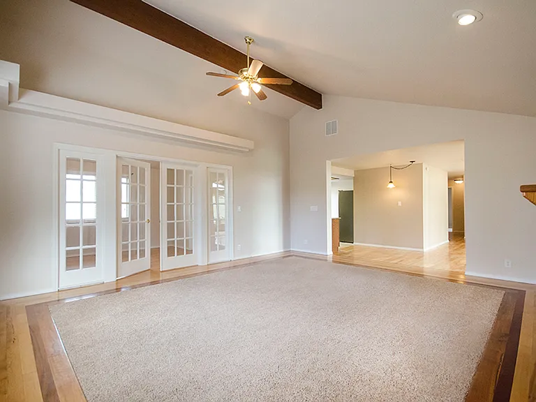 5513 N Creswell Ave — Photo 2