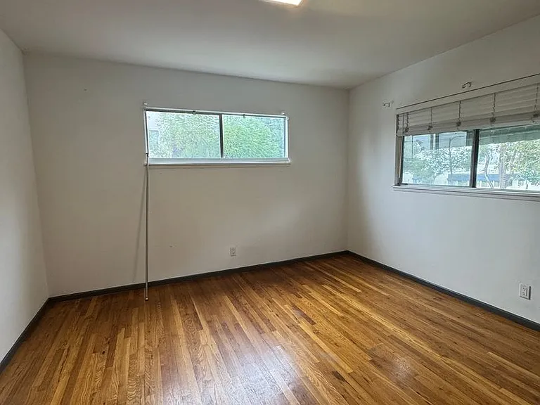 12157 Chandler Blvd — Photo 18