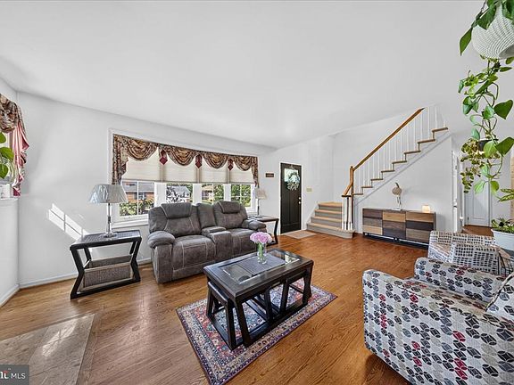 4th image of 123 Stuyvesant Ave
