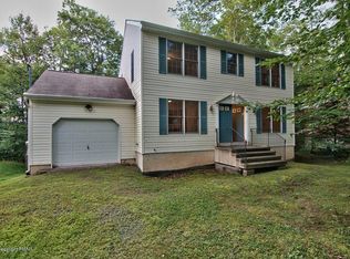 1121 Kensington Dr, Tobyhanna, PA 18466