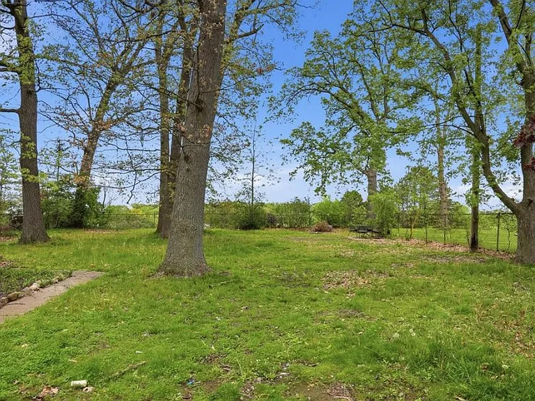 2101 Knollwood St #0 — Photo 4