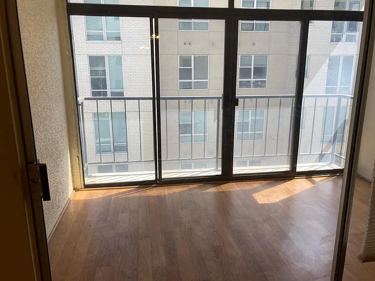 2 Adams St #909 — Photo 2