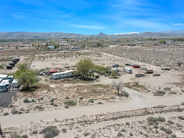 2405 E Badger St, Silver Springs, NV 89429