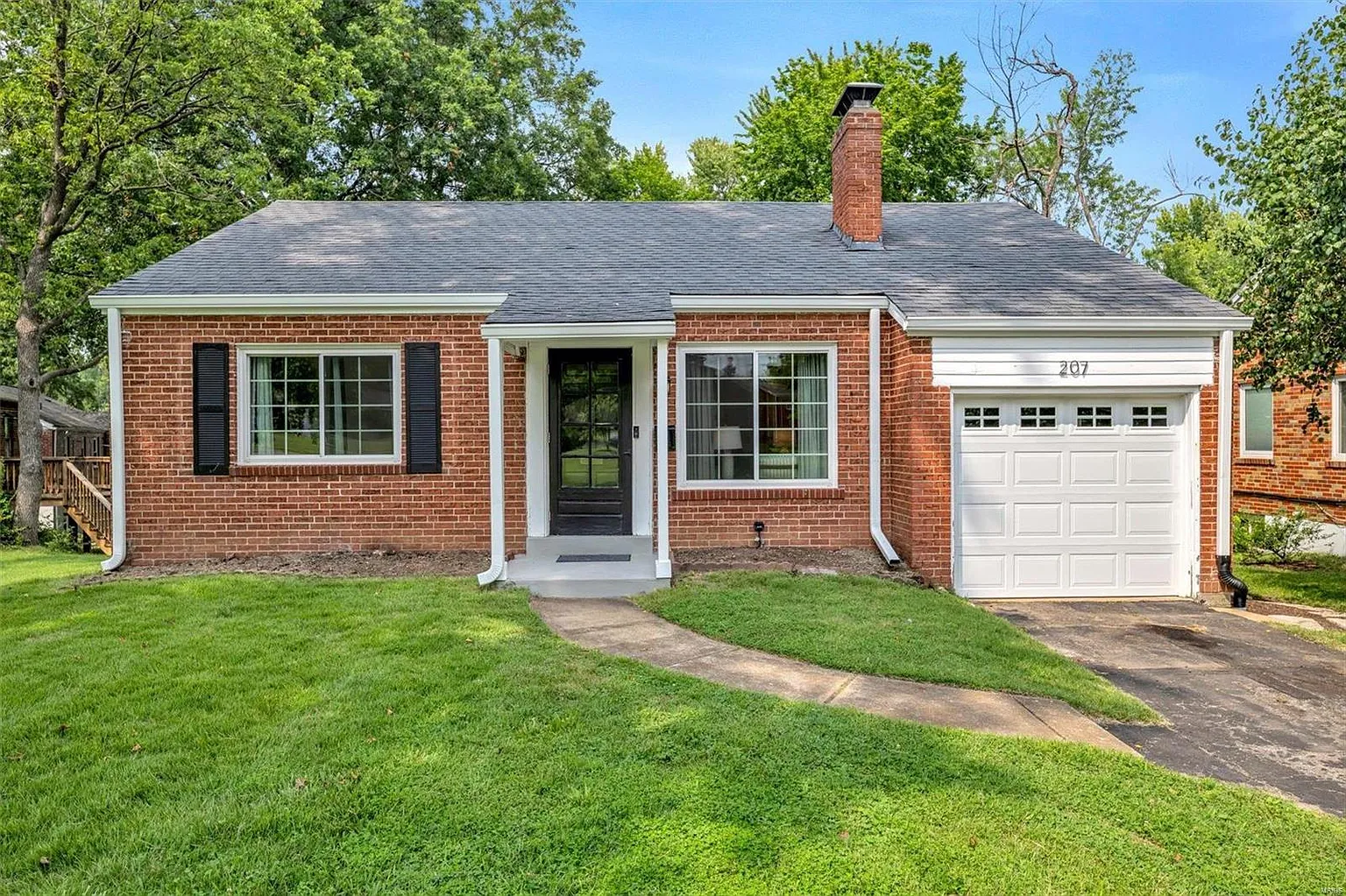 207 Carmel Dr photo 1