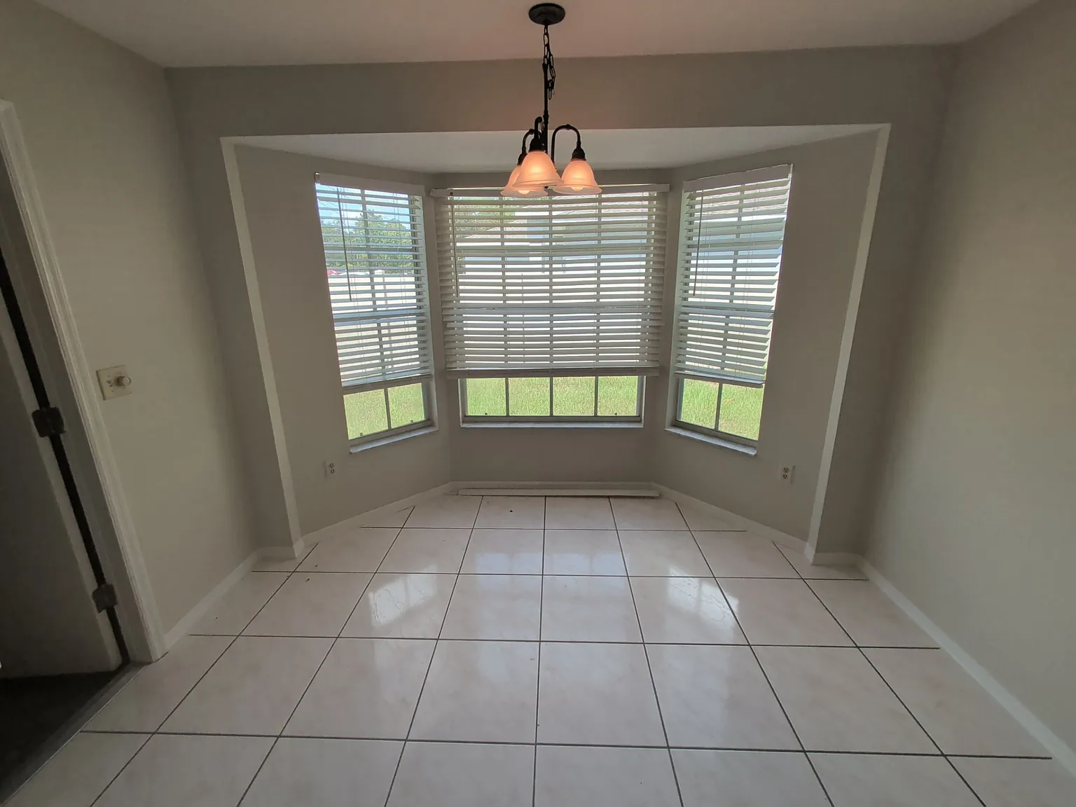 3 bed, 2.0 bath, 1364 sqft, $1,800 — Photo 3
