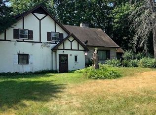 22 Callingham Rd, Pittsford, NY 14534