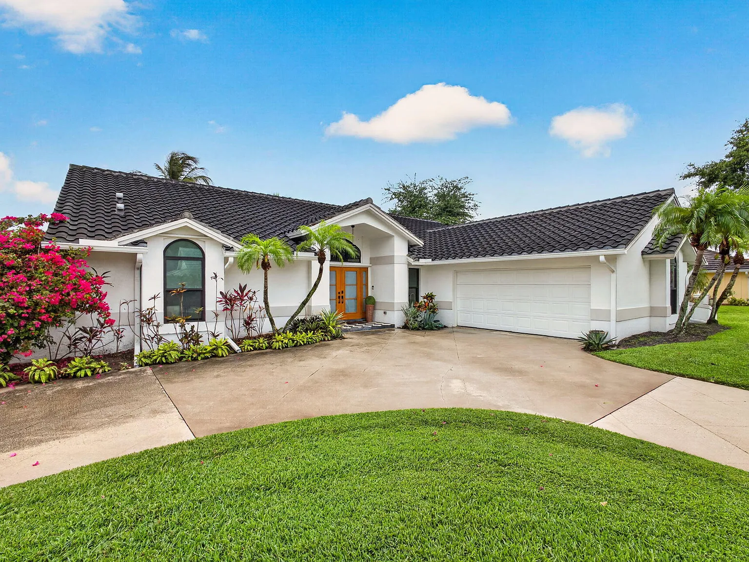 3 bed, 2.0 bath, 2004 sqft, $7,500 — Photo 4