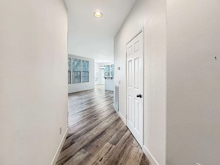 27044 Victoria Ln #103 — Photo 3