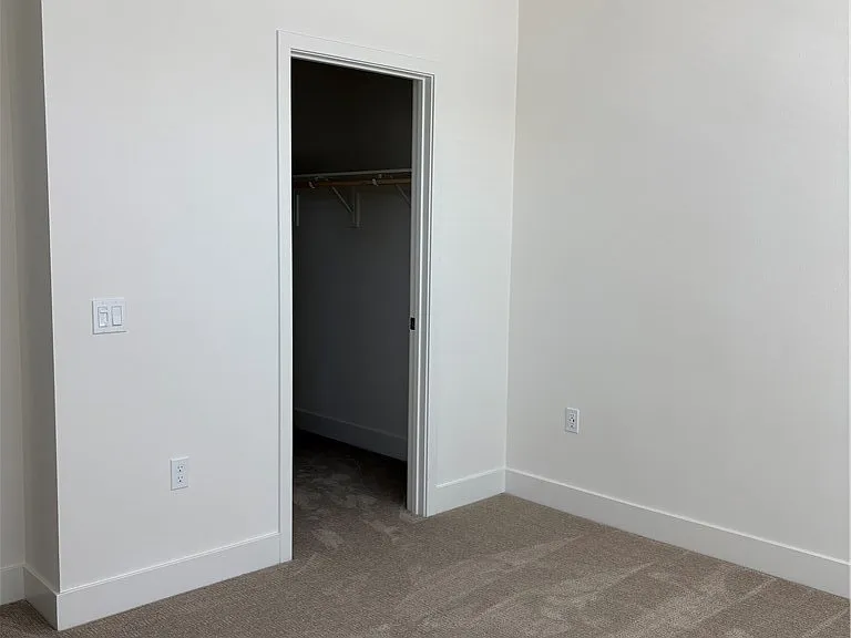 7268 Ellington Dr — Photo 16