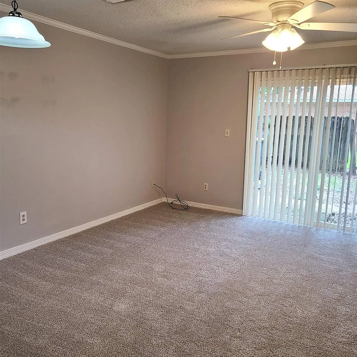 2 bed, 1.5 bath, 1056 sqft, $1,350 — Photo 2