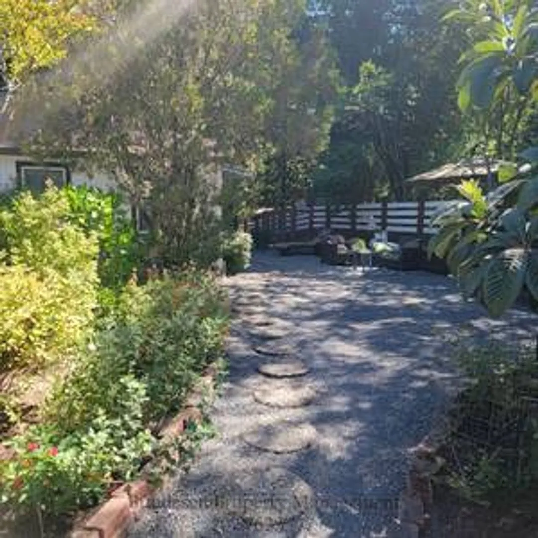 Hidden Garden Sanctuary, Charming 1-Bedroom in Petaluma — Photo 2