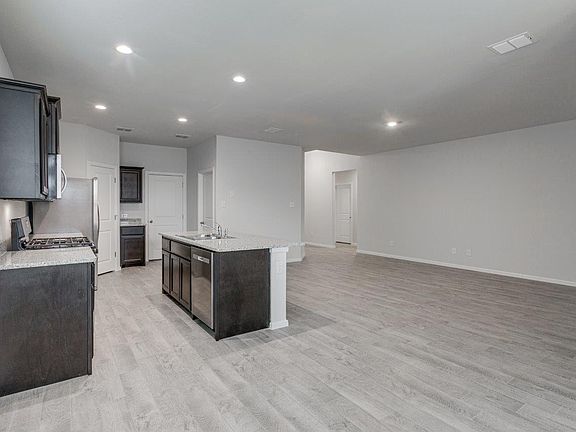 3rd image of 6316 Blacksmith Ave