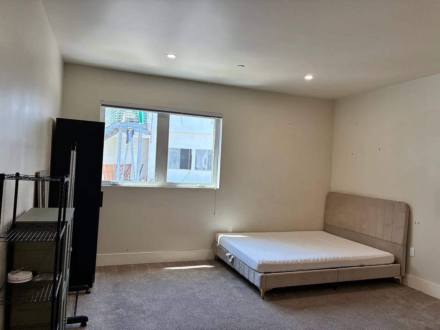 Studio, 250 sqft, $1,600 — Photo 1