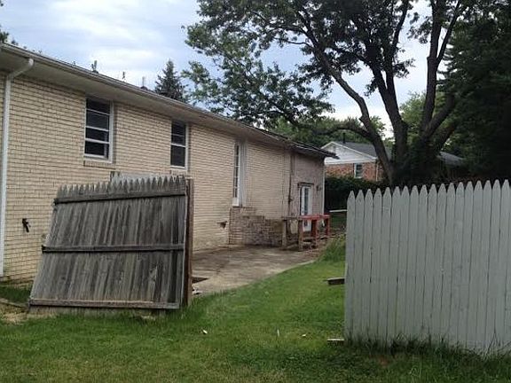 3rd image of 9604 Meadow Lark Ave