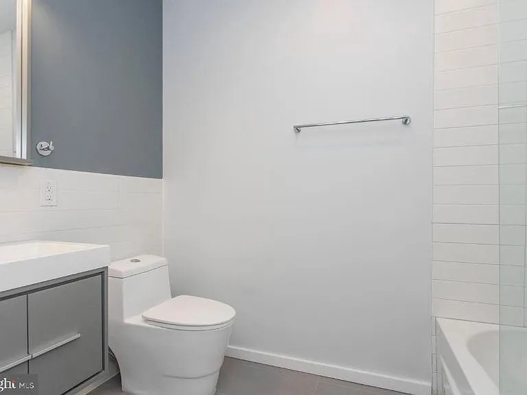 527 W Jefferson St — Photo 11