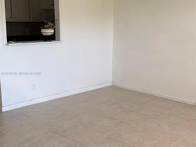 210 Canterbury Dr #1-J — Photo 11