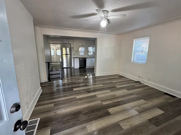 1738 Dallas St — Photo 4