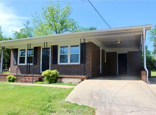 915 E South 2nd St, Seneca, SC 29678